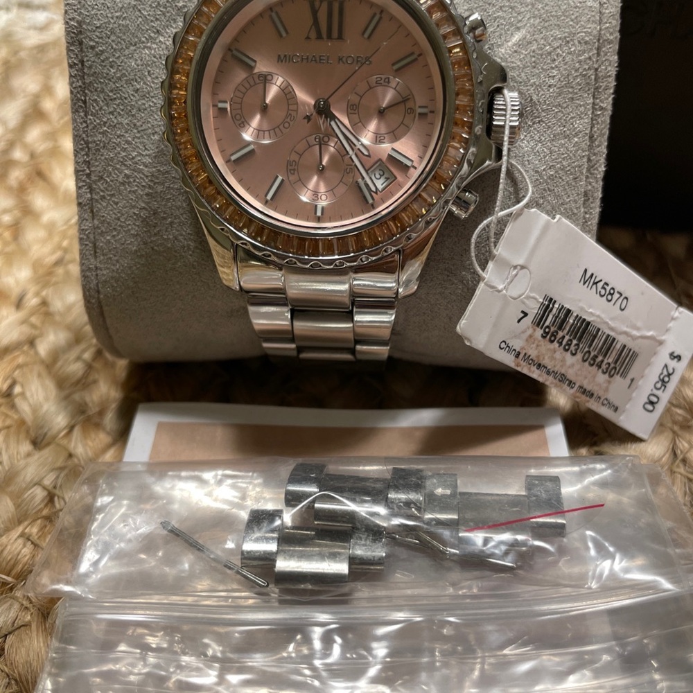 Michael Kors Everest MK5870 Watch-Baguette Crystals! Tags & Original Box! - Picture 2 of 5